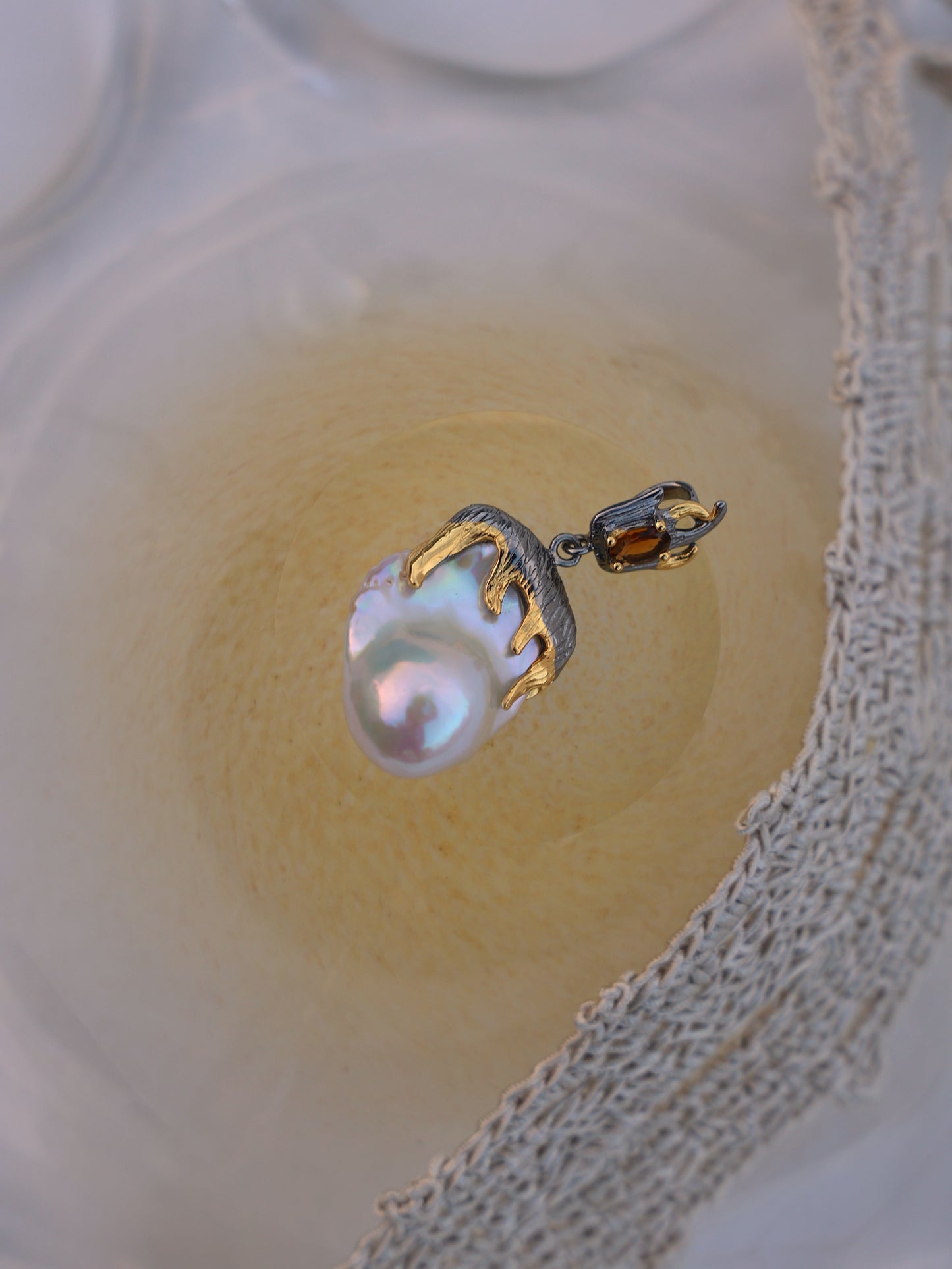 Irregular Flame-Shaped Pearl Pendant