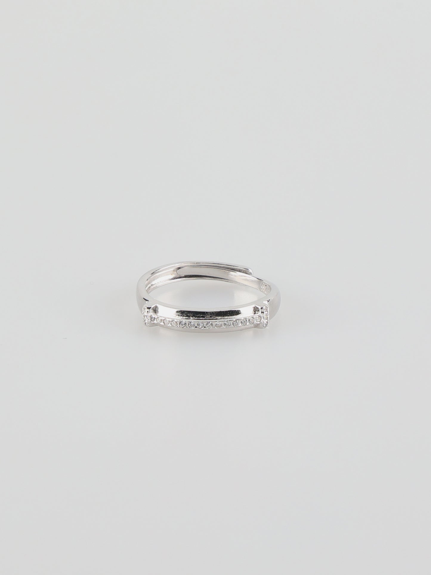 Radiant H Design Ring