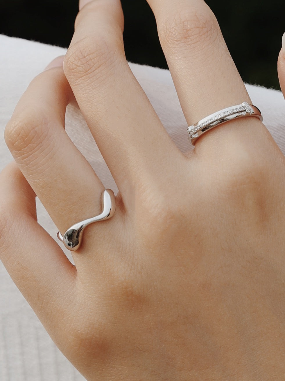 Unconventional Wave-shaped Open Shank Ring