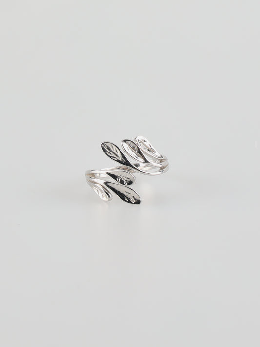 Six-Leaf Clover Enwrapped Ring